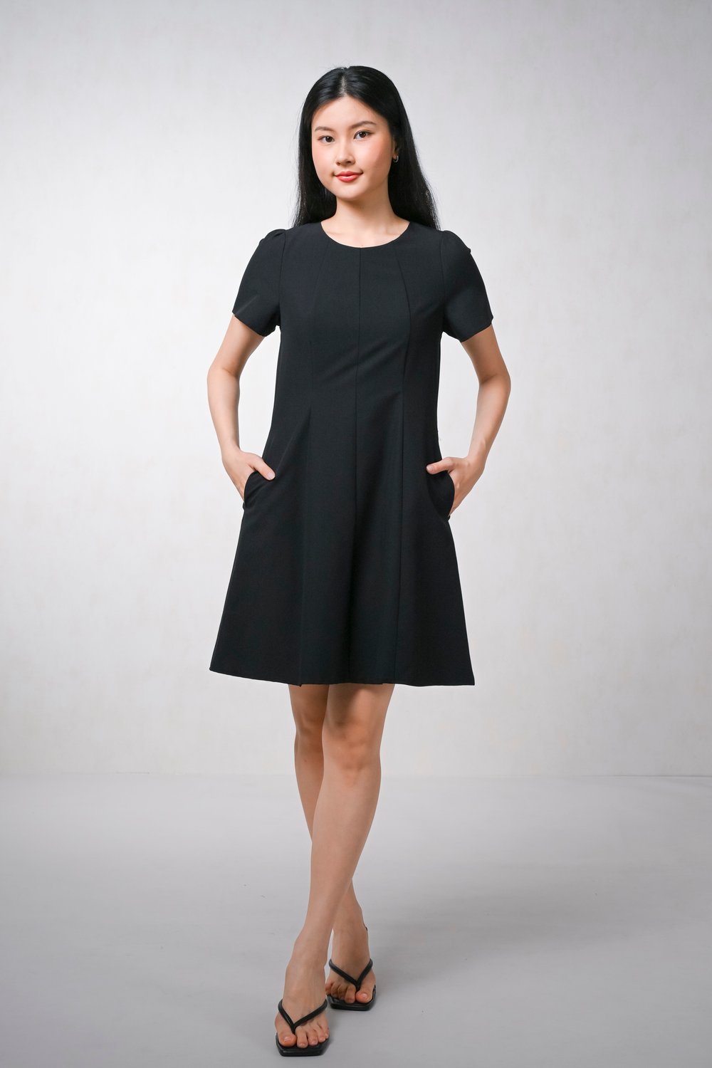 ARLOWE SLEEVED PANELLED DRESS IN BLACK