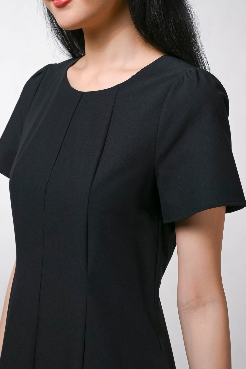 ARLOWE SLEEVED PANELLED DRESS IN BLACK