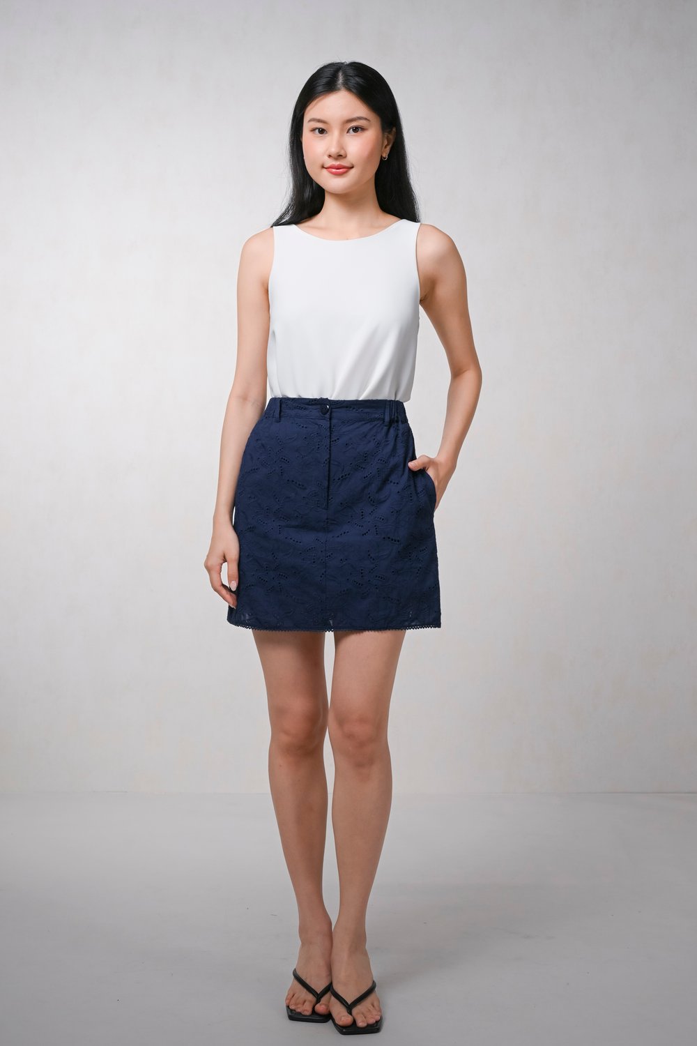 CARYS NAVY EYELET SKORTS