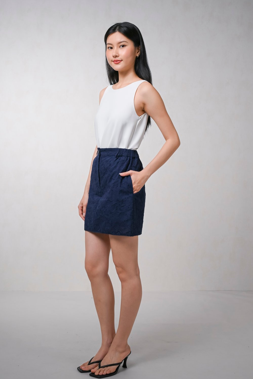 CARYS NAVY EYELET SKORTS