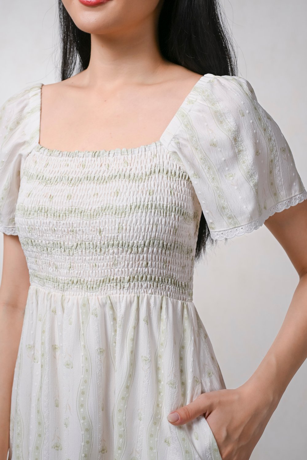 MAELIN GREEN PATTERN SMOCKED MIDI DRESS