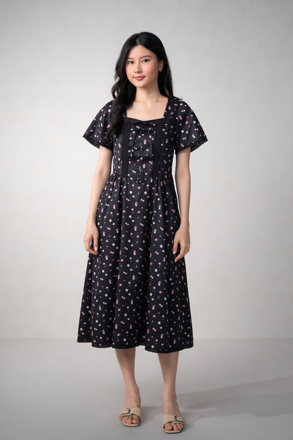 IANTHE BLACK FLORAL SWEETHEART SLEEVED MIDI DRESS