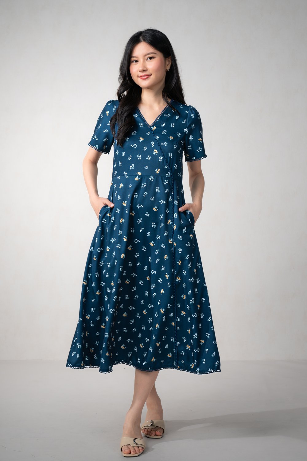 XELINA NAVY FLORAL V-NECK SLEEVED MIDI DRESS