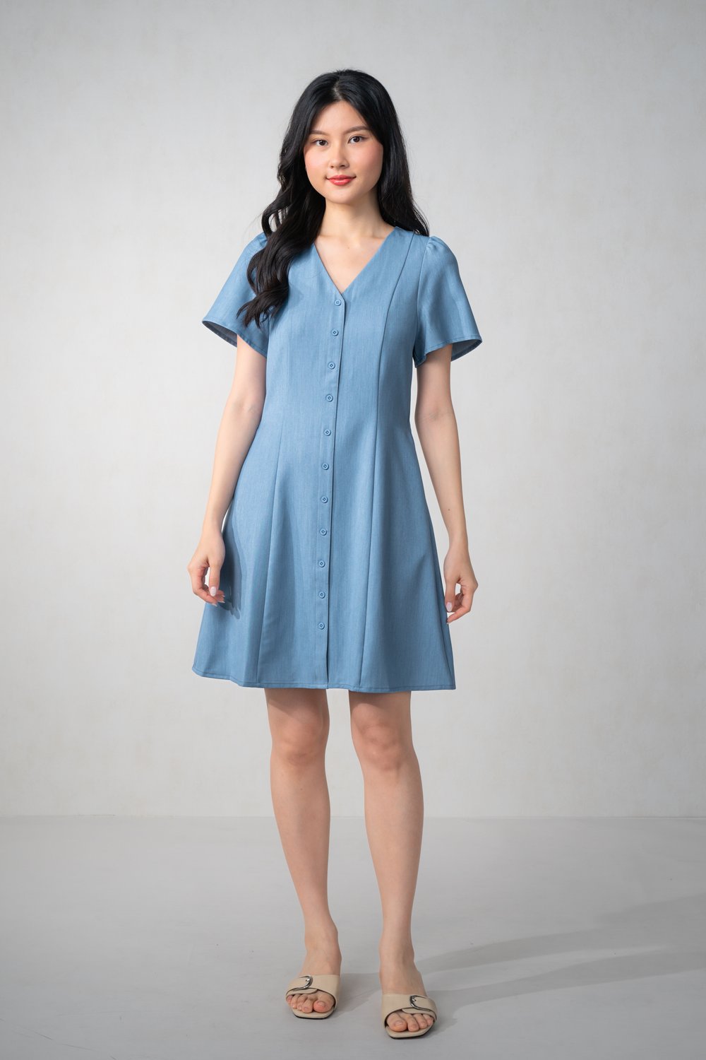 SYLVIA SHORT BUTTON DRESS IN LIGHT-WASH