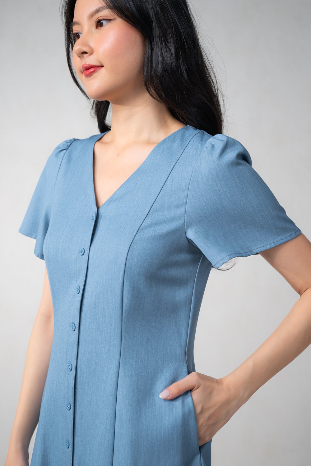 SYLVIA SHORT BUTTON DRESS IN LIGHT-WASH