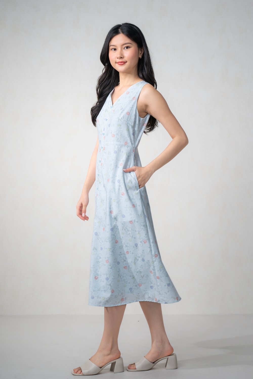 KOVEA GINGHAM SLEEVELESS BUTTON DRESS IN BLUE
