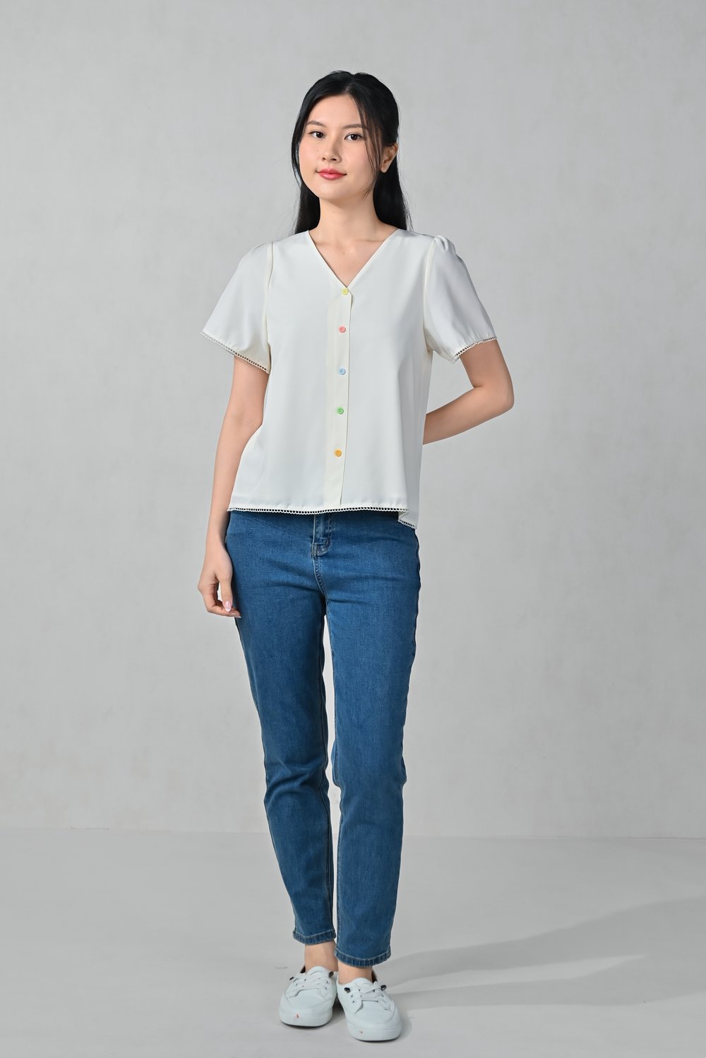 BIANCA SCALLOP-TRIM BUTTON TOP IN CREAM
