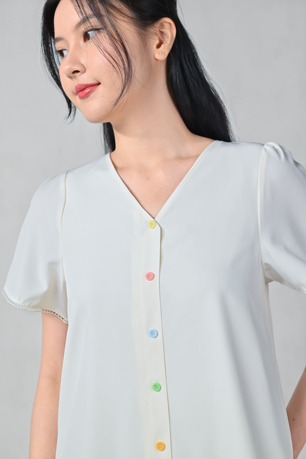BIANCA SCALLOP-TRIM BUTTON TOP IN CREAM