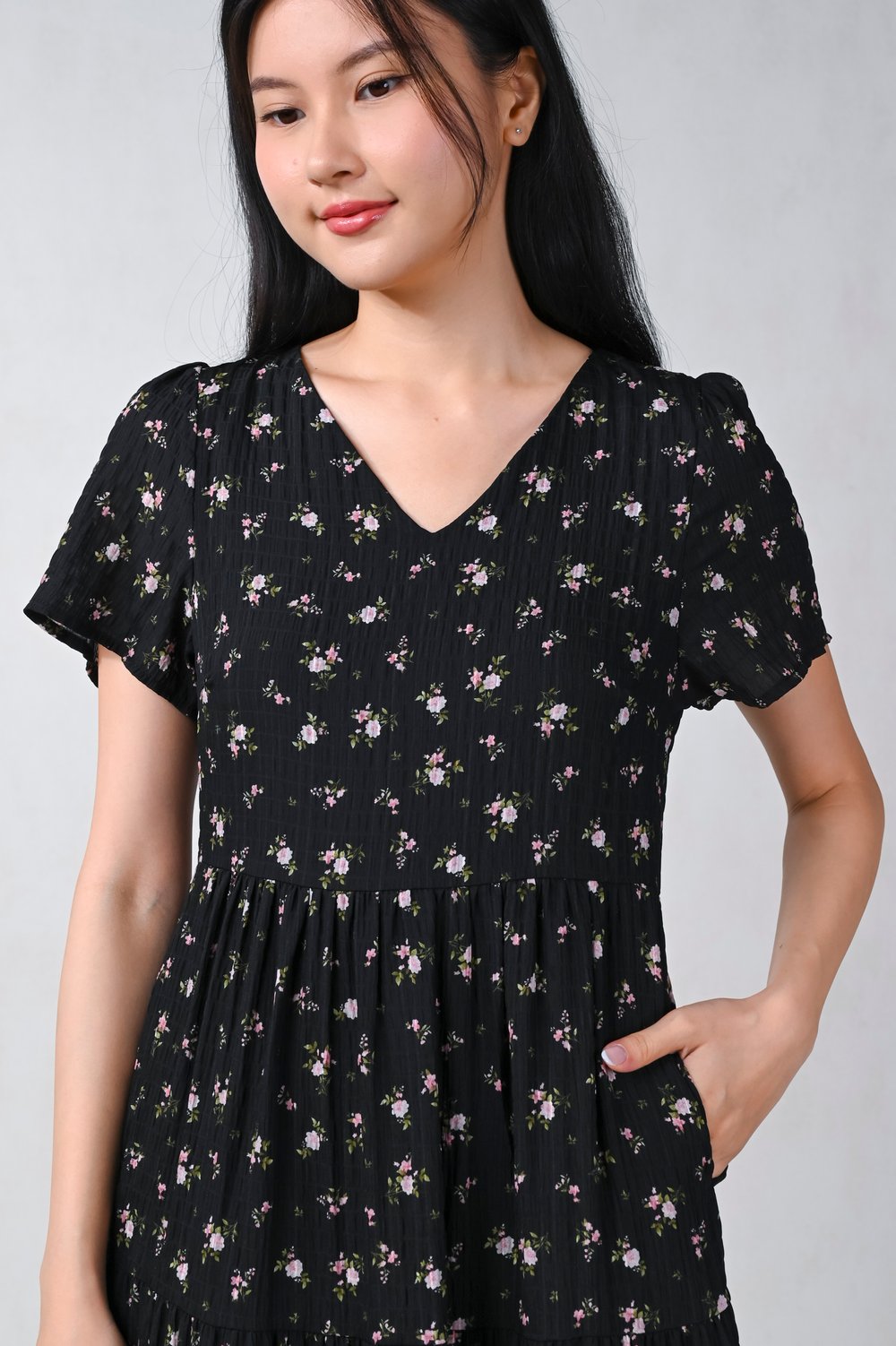 SOPHIE FLORAL V-NECK TIERED MIDAXI DRESS IN BLACK