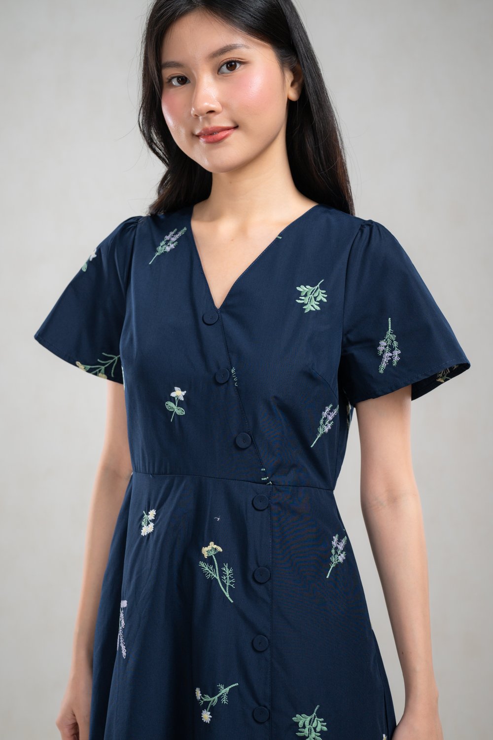 UVIA EMB. FLORAL V-NECK SLEEVED MIDI DRESS IN NAVY