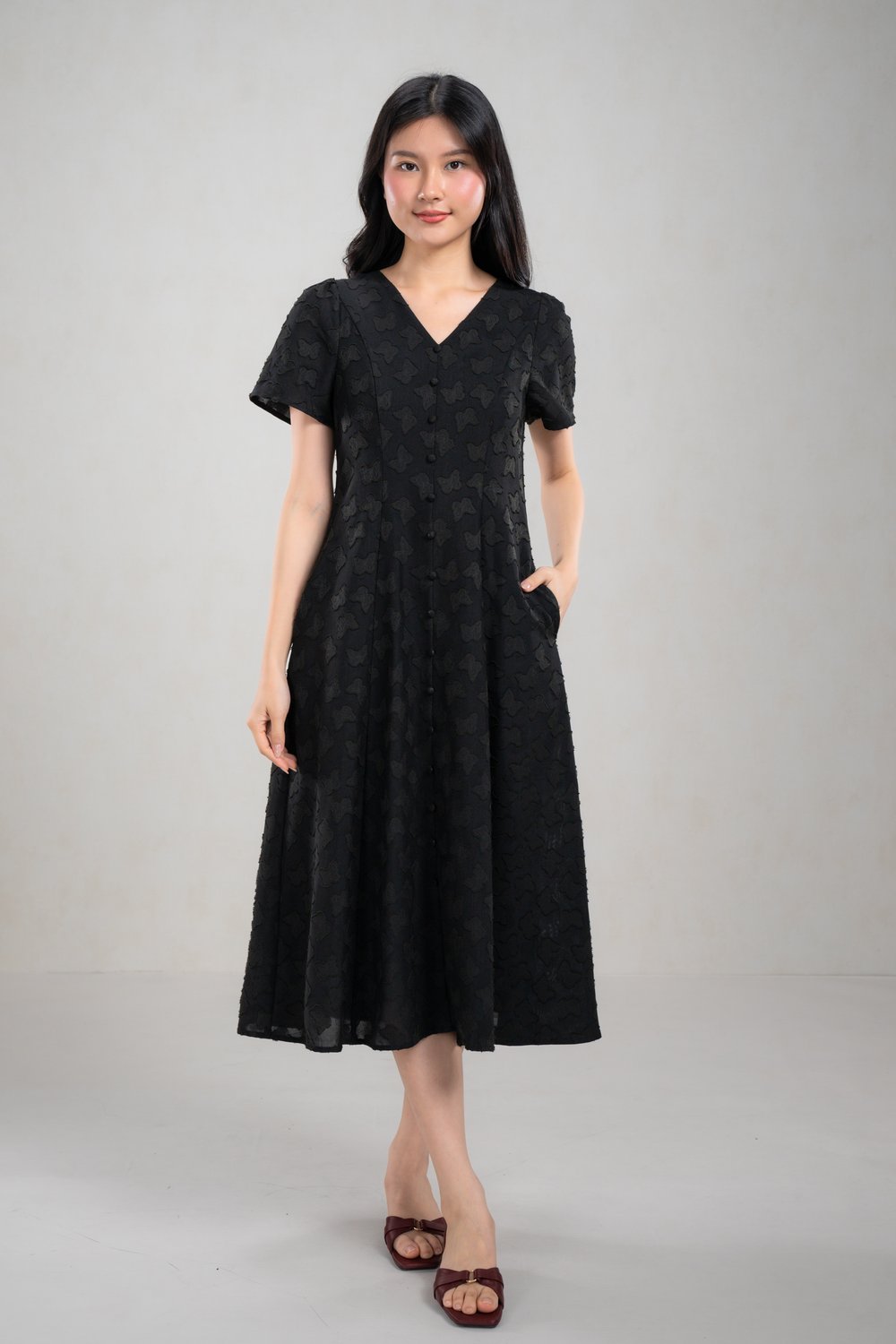 LAMYNA SLEEVED BUTTON MIDI DRESS IN BLACK