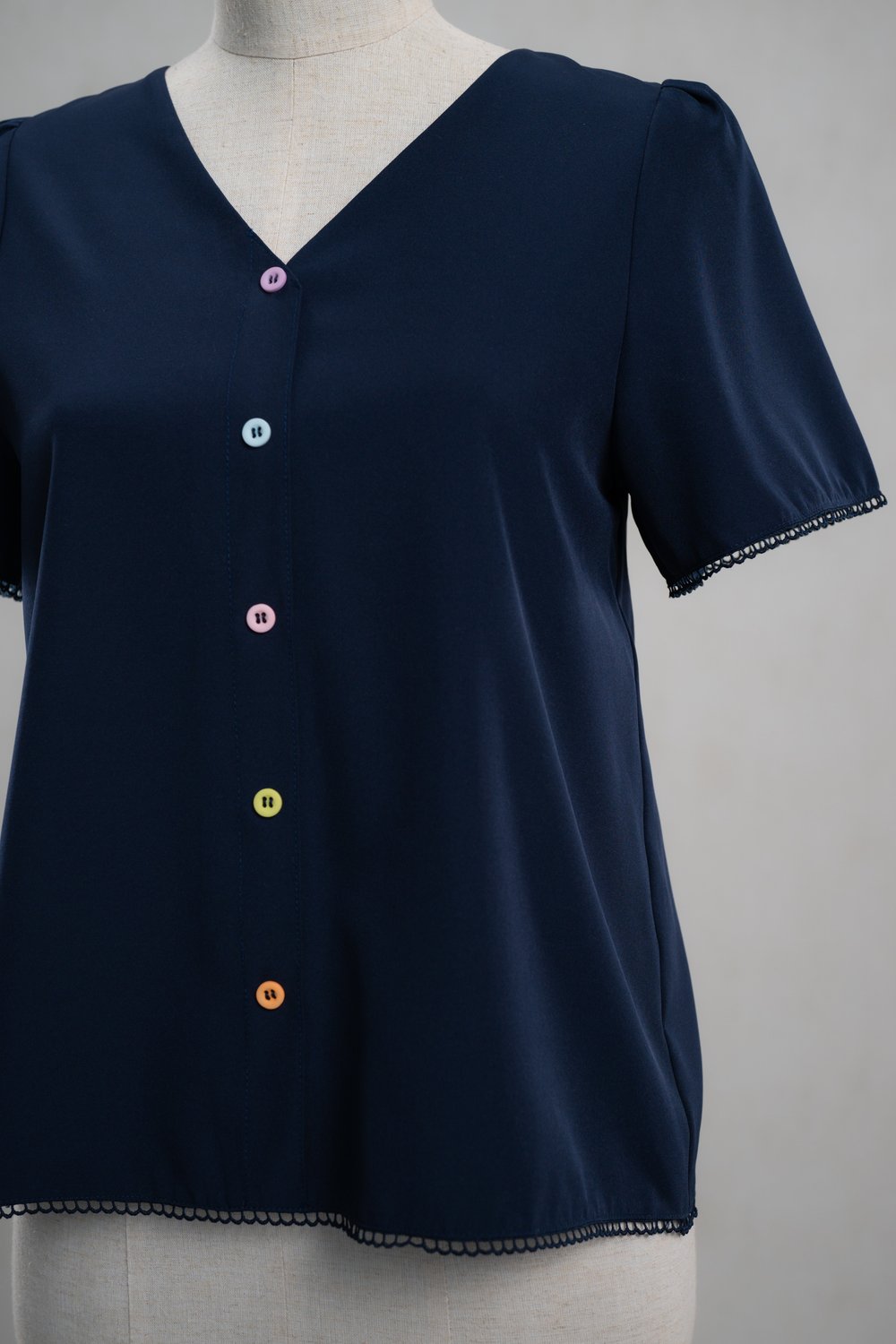 BIANCA SCALLOP-TRIM BUTTON TOP IN NAVY