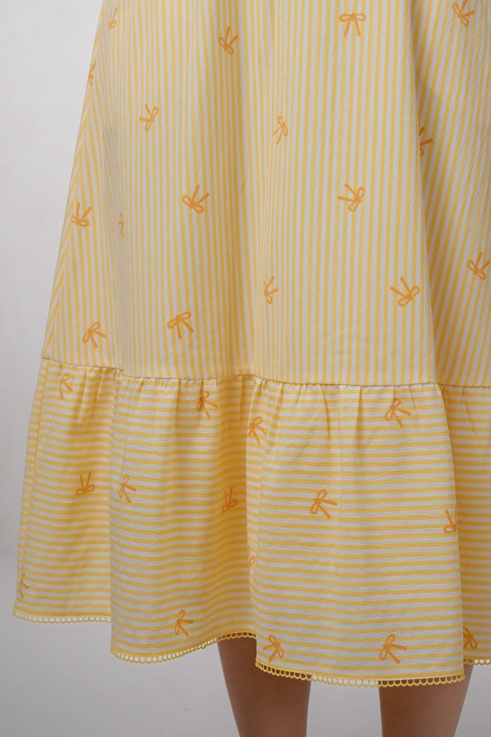 CALLIN YELLOW RIBBONS V-NECK SLEEVED MIDI DRESS