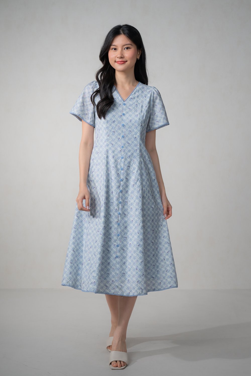 FIOREN V-NECK SLEEVED BUTTON MIDI DRESS IN LILAC