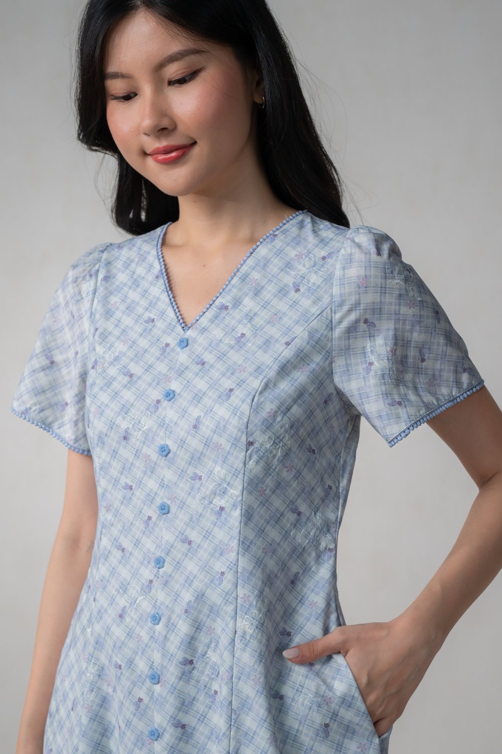 FIOREN V-NECK SLEEVED BUTTON MIDI DRESS IN LILAC