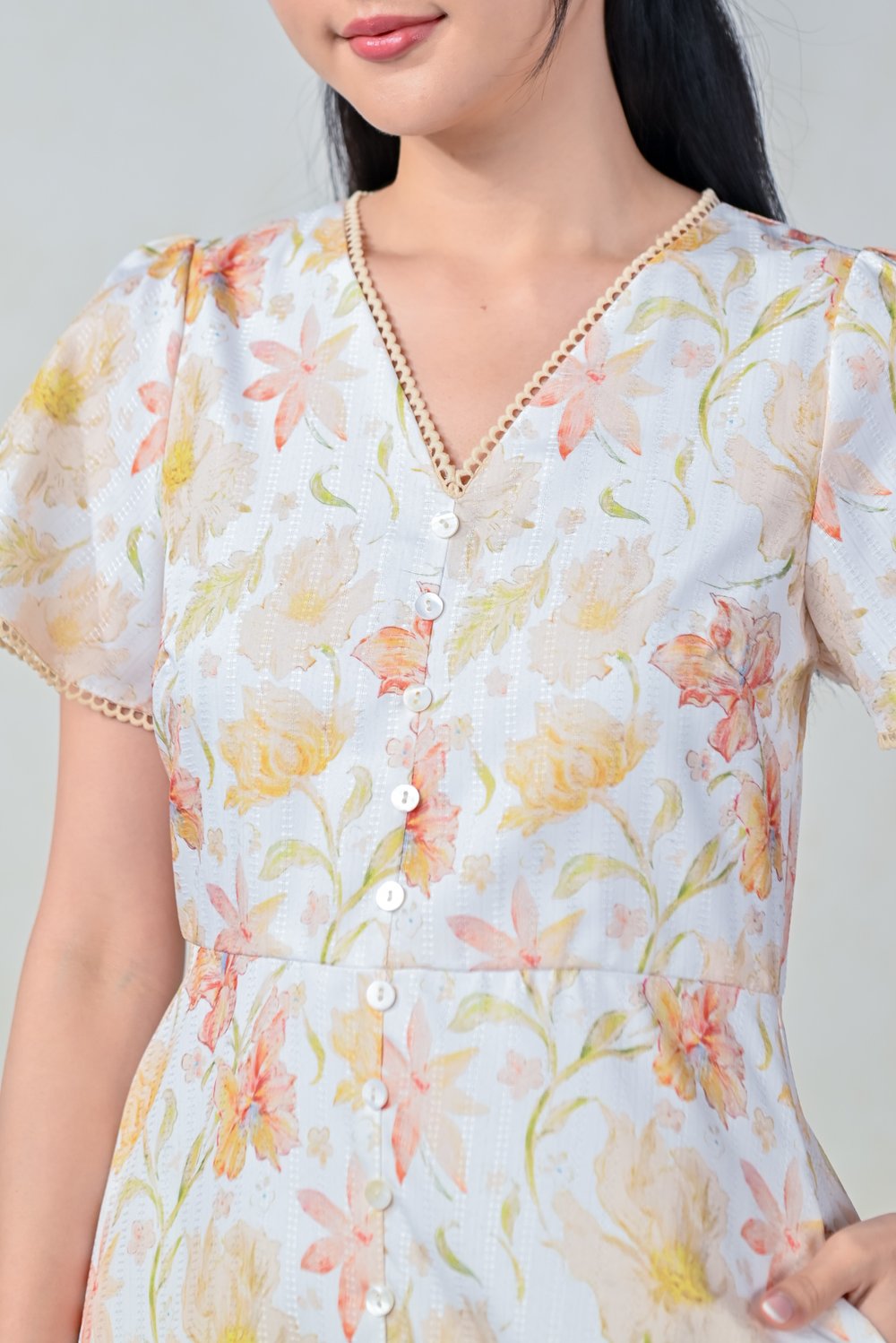 REMI FLORAL V-NECK SLEEVED BUTTON MIDI DRESS
