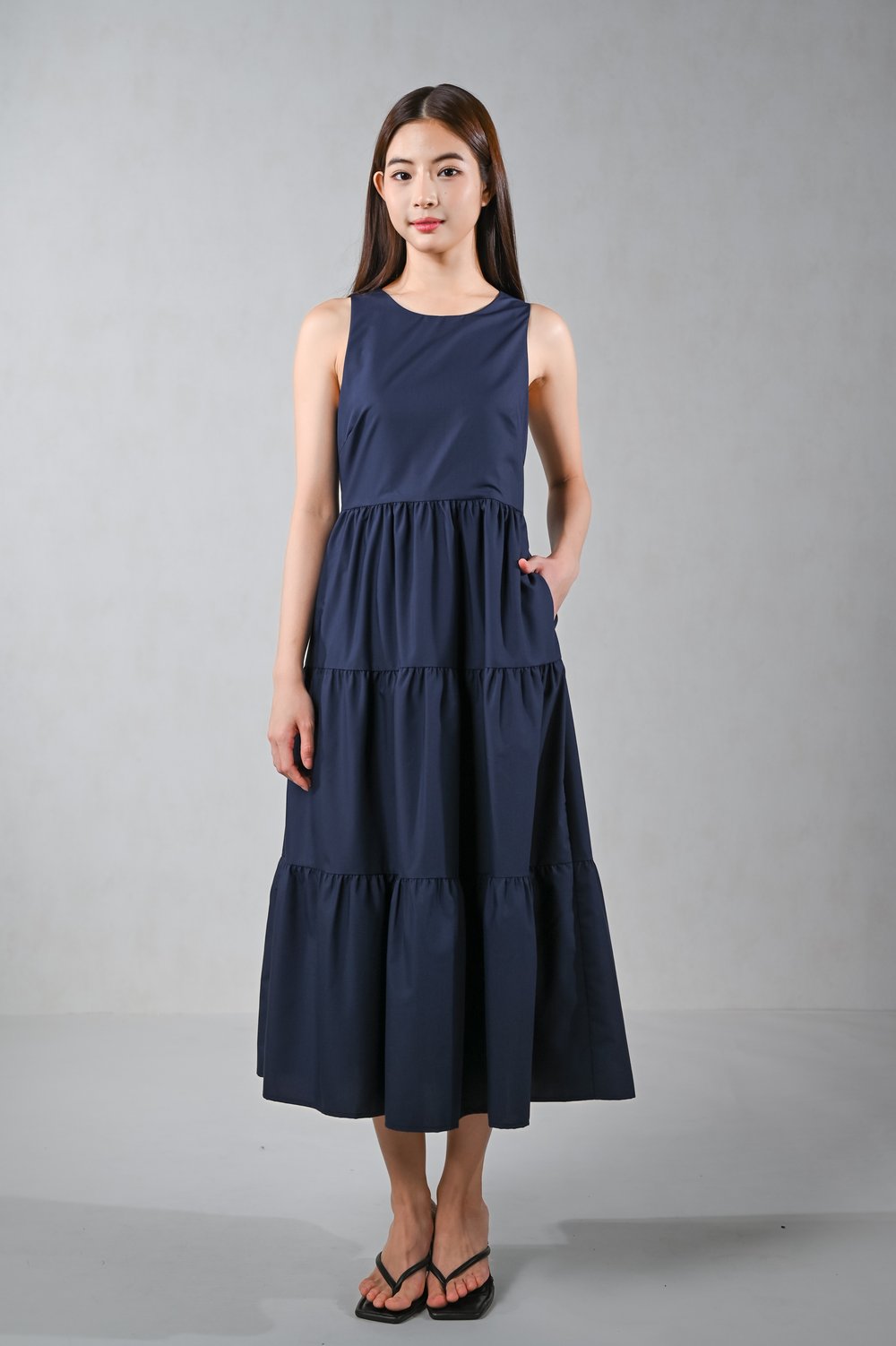 LARKIN SLEEVELESS TIERED MIDAXI IN NAVY