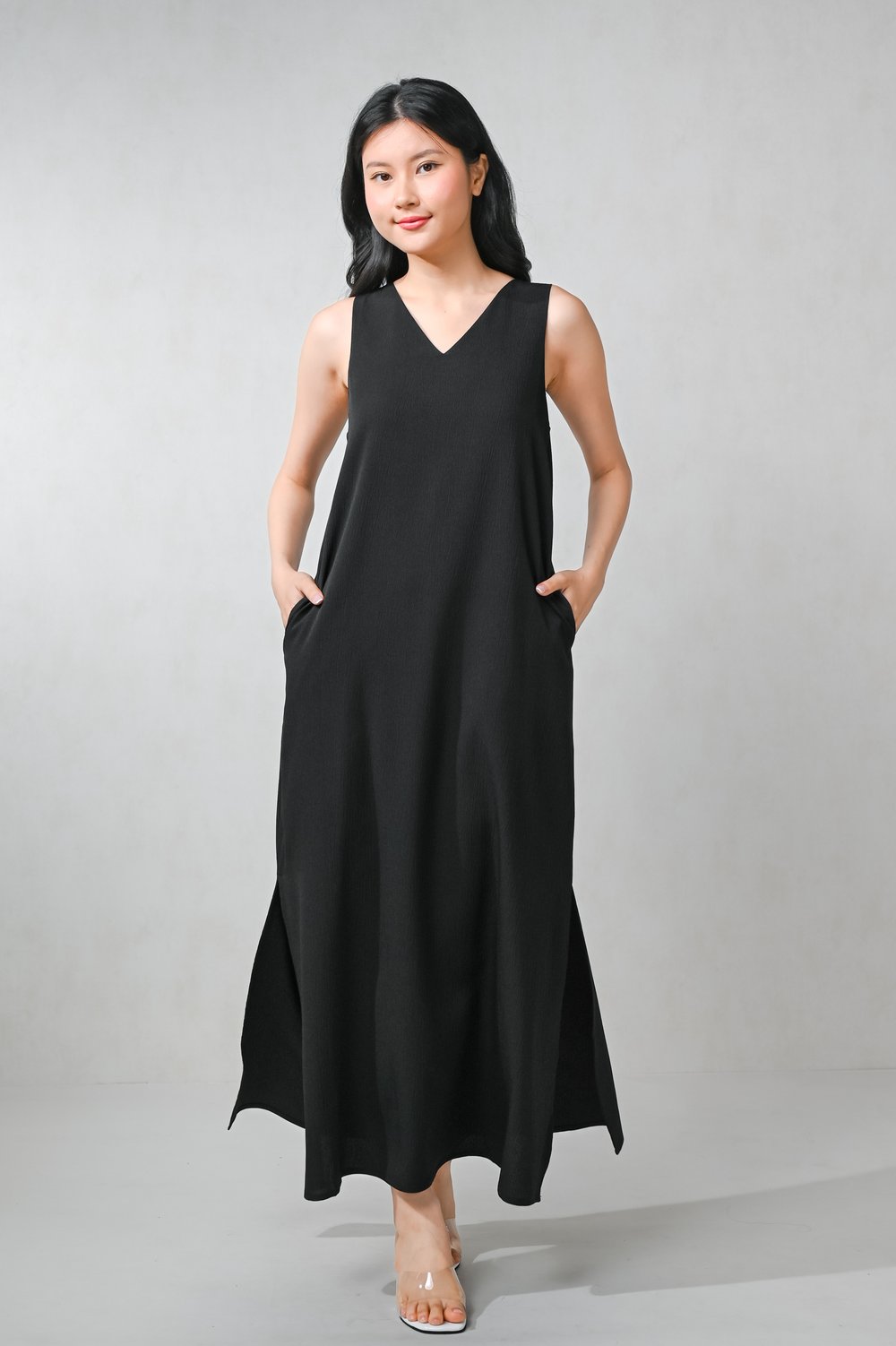 ARLETTE V-NECK SIDE-SLIT MAXI DRESS IN BLACK