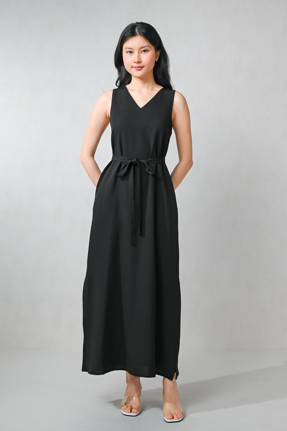 ARLETTE V-NECK SIDE-SLIT MAXI DRESS IN BLACK