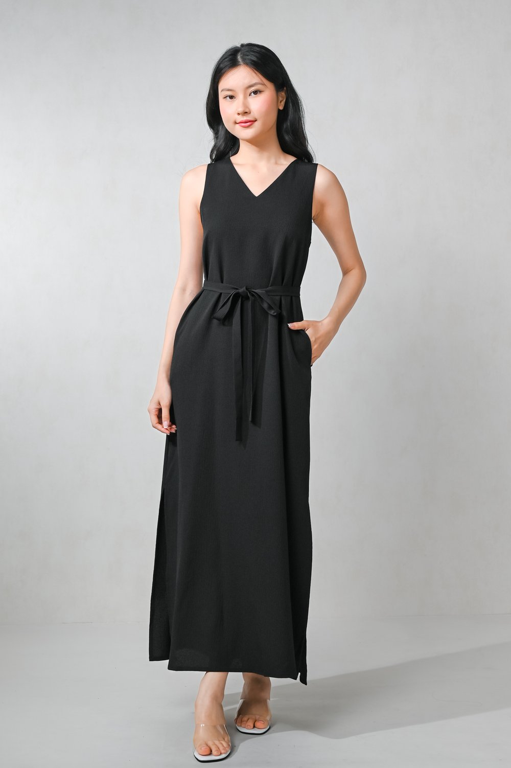 ARLETTE V-NECK SIDE-SLIT MAXI DRESS IN BLACK