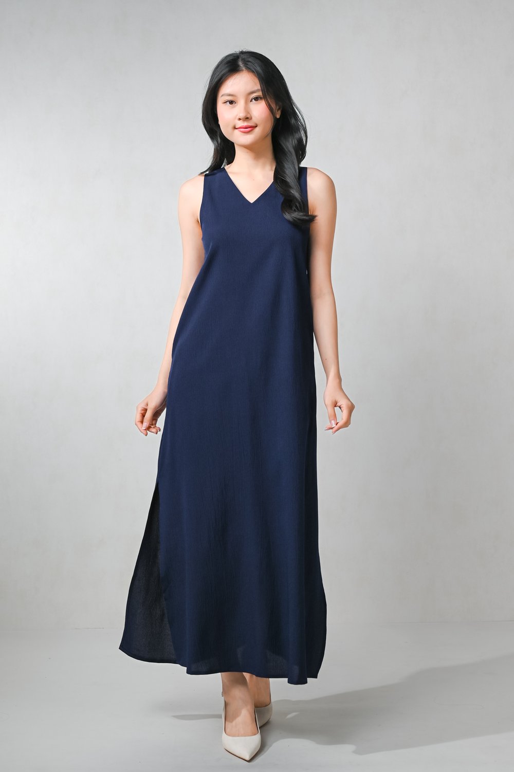 ARLETTE V-NECK SIDE-SLIT MAXI DRESS IN NAVY