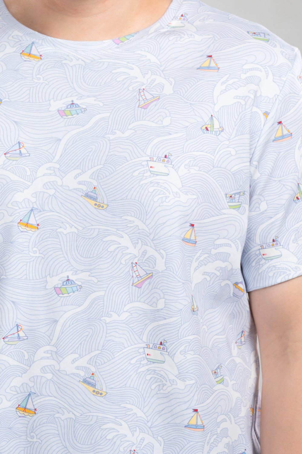 SUNNY SAILS UNISEX TEE