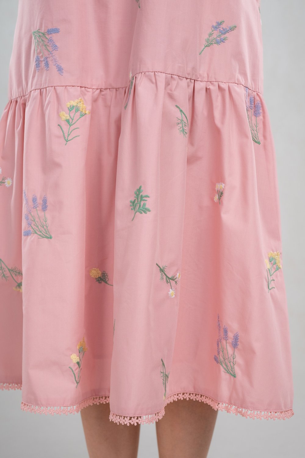 WHITLEY EMB. SLEEVELESS DROPWAIST MIDI DRESS IN PINK