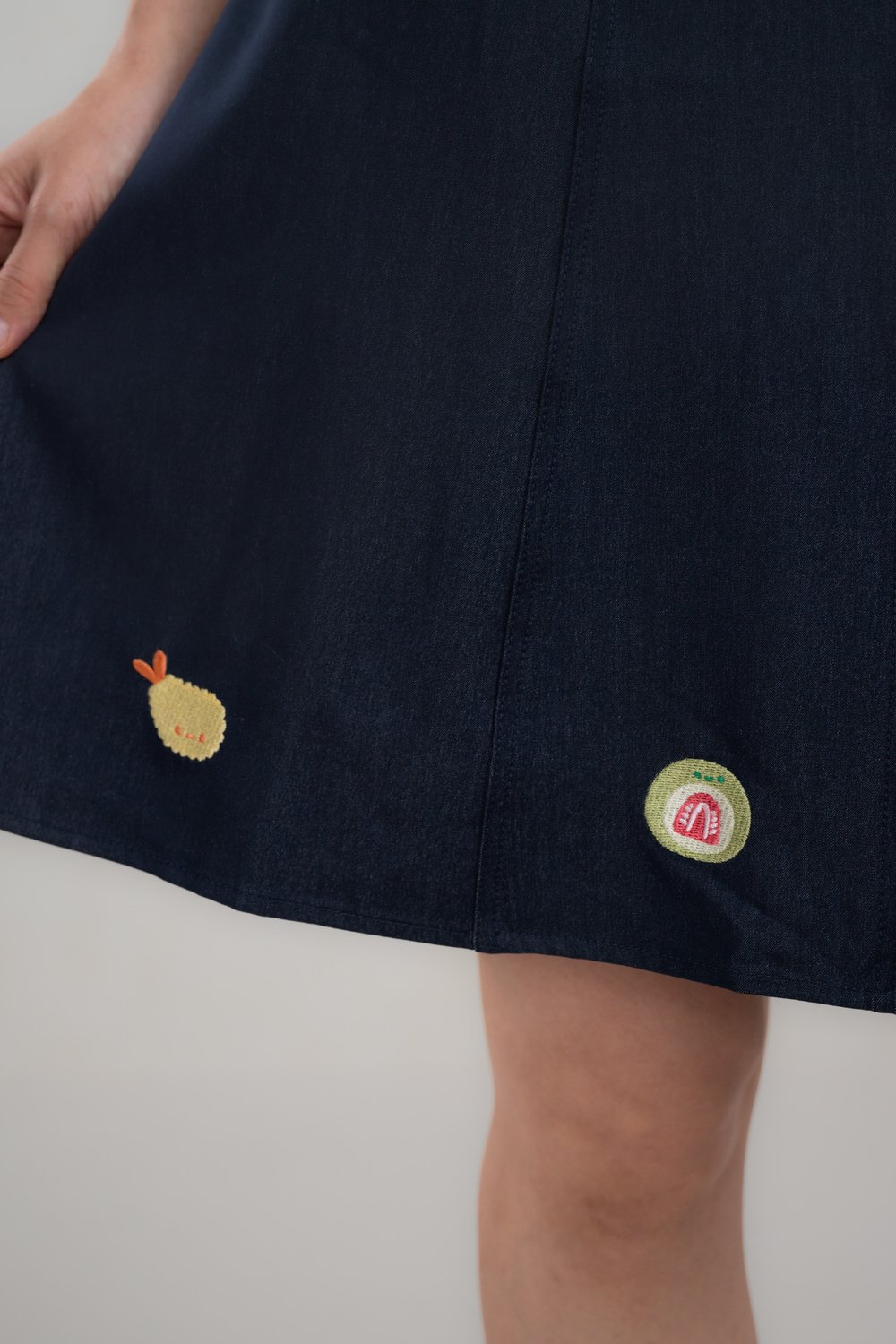 UMAI EMB. SLEEVED PANELLED DRESS IN DARK WASH