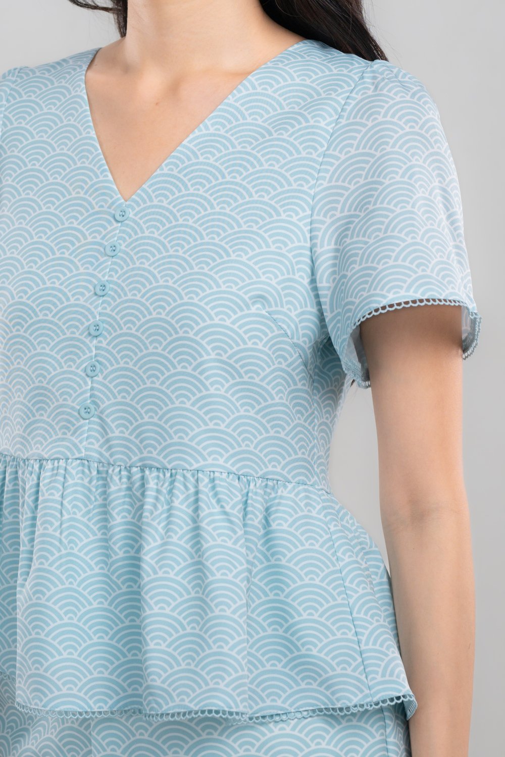 SUGOI SEAFOAM V-NECK SLEEVED PEPLUM TOP