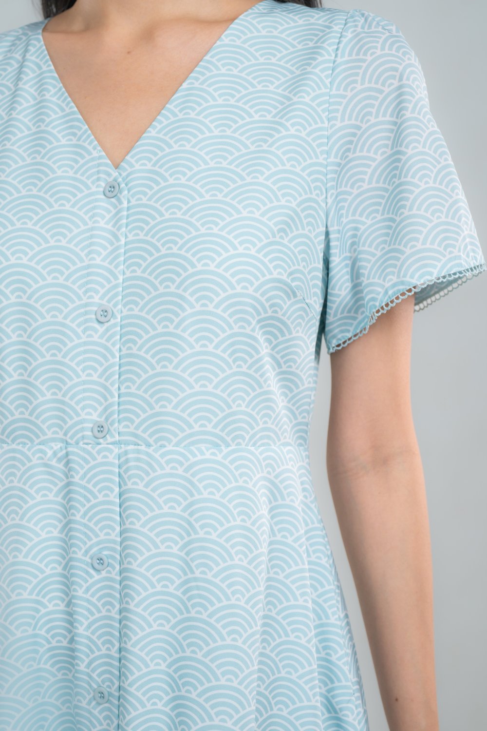 SUGOI SEAFOAM V-NECK SLEEVED BUTTON MIDI DRESS