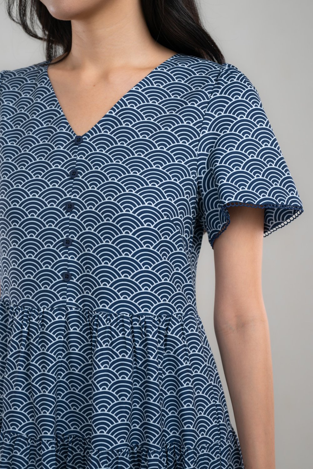 SUGOI NAVY V-NECK BUTTON BABYDOLL DRESS
