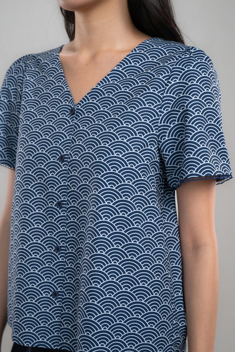 SUGOI NAVY SLEEVED BUTTON TOP