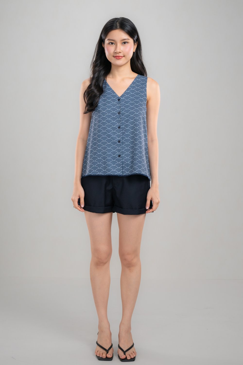 SUGOI NAVY TWO-WAY BUTTON TOP