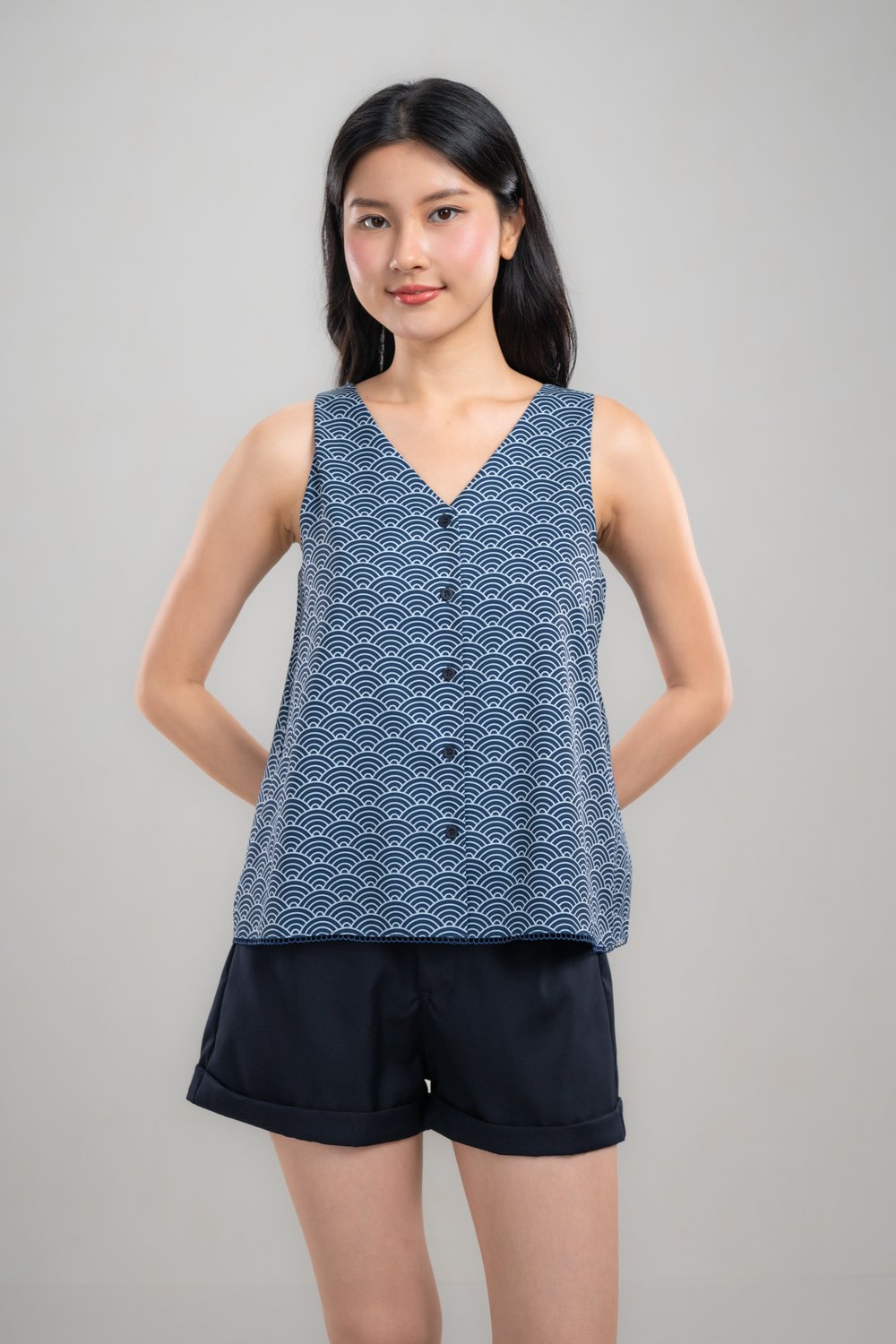 SUGOI NAVY TWO-WAY BUTTON TOP