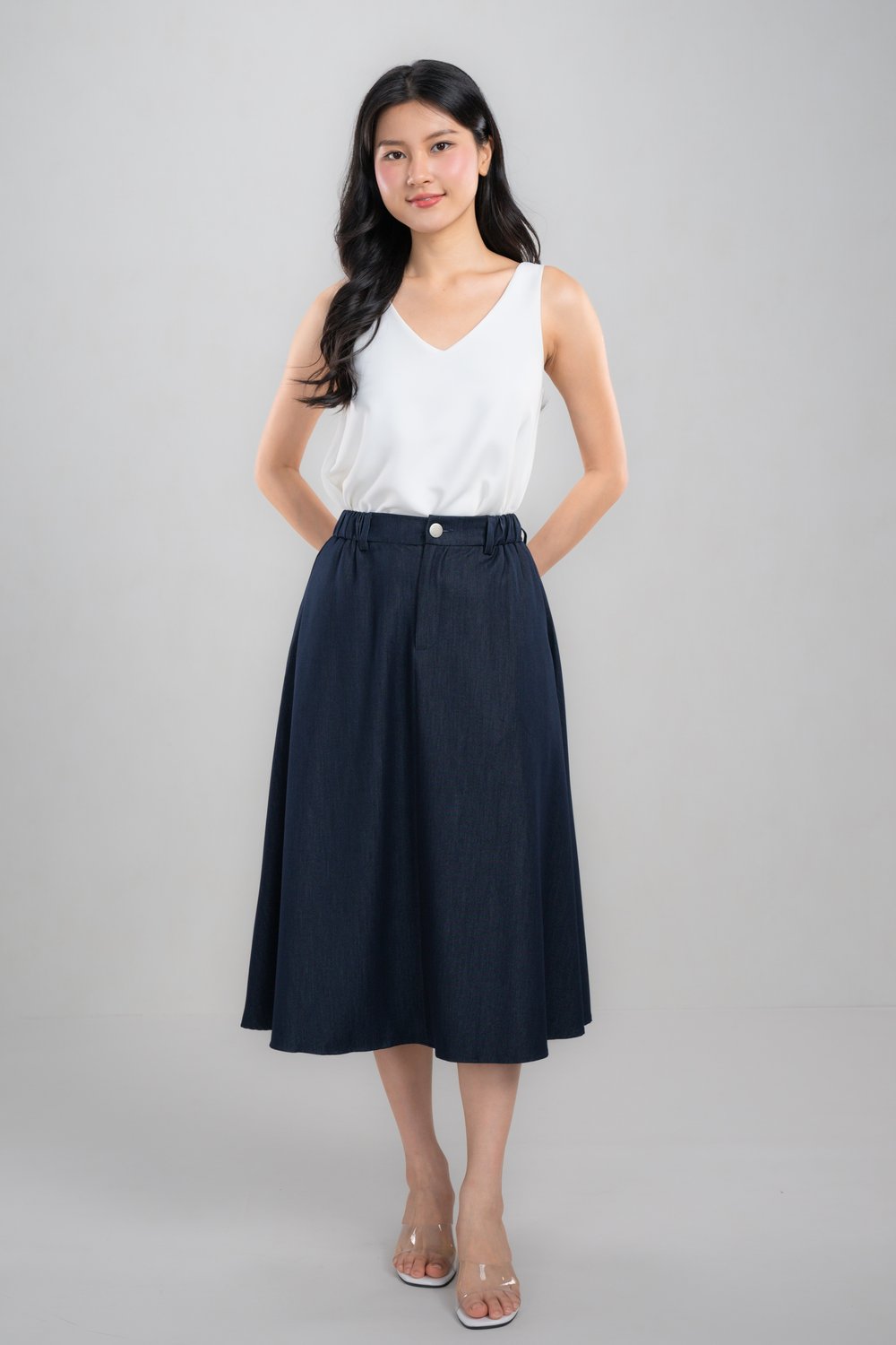 ROSE ELASTIC-BACK SKIRT IN DARK-WASH