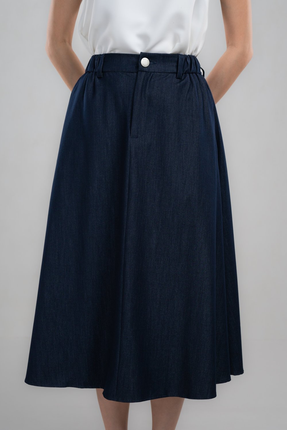 ROSE ELASTIC-BACK SKIRT IN DARK-WASH