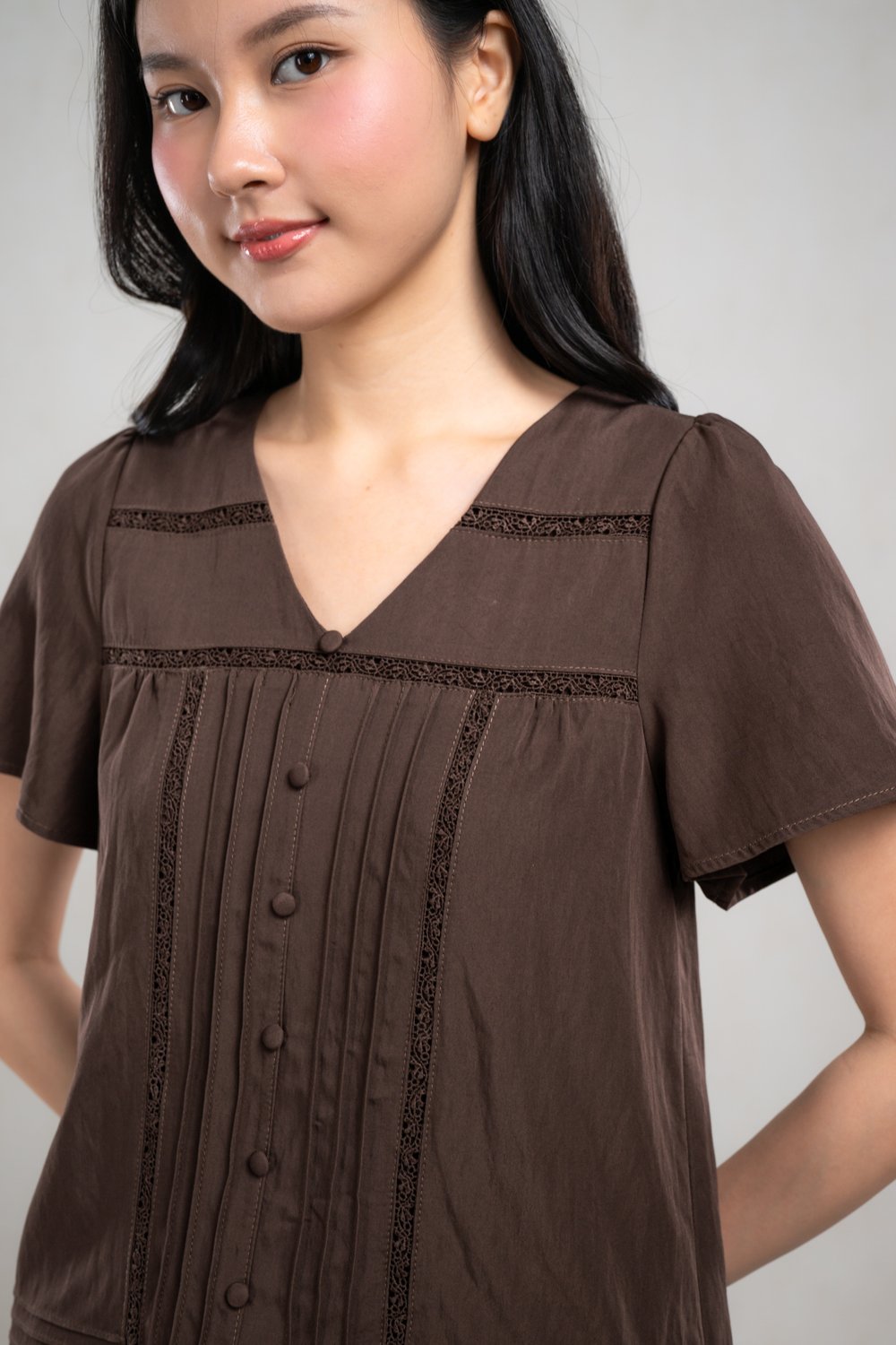 AVERIE LACE-INSERT SLEEVED TOP IN MOCHA