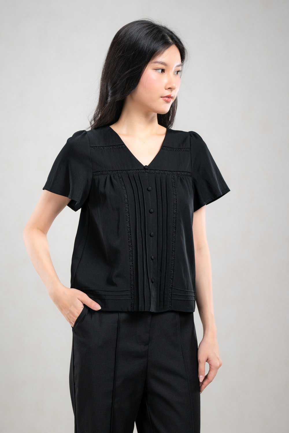 AVERIE LACE-INSERT SLEEVED TOP IN BLACK