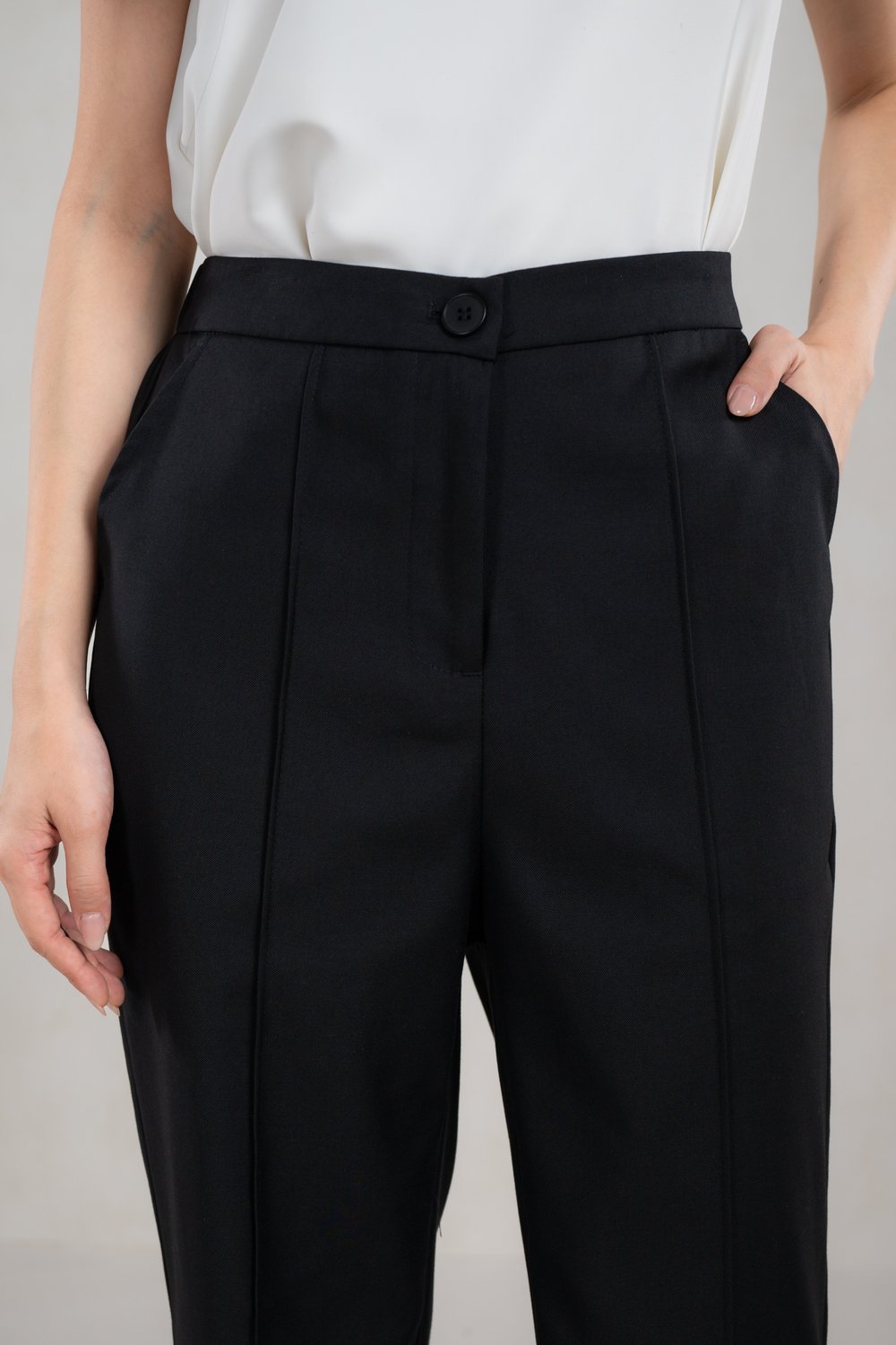 KYRA ELASTIC-BACK PANTS IN BLACK