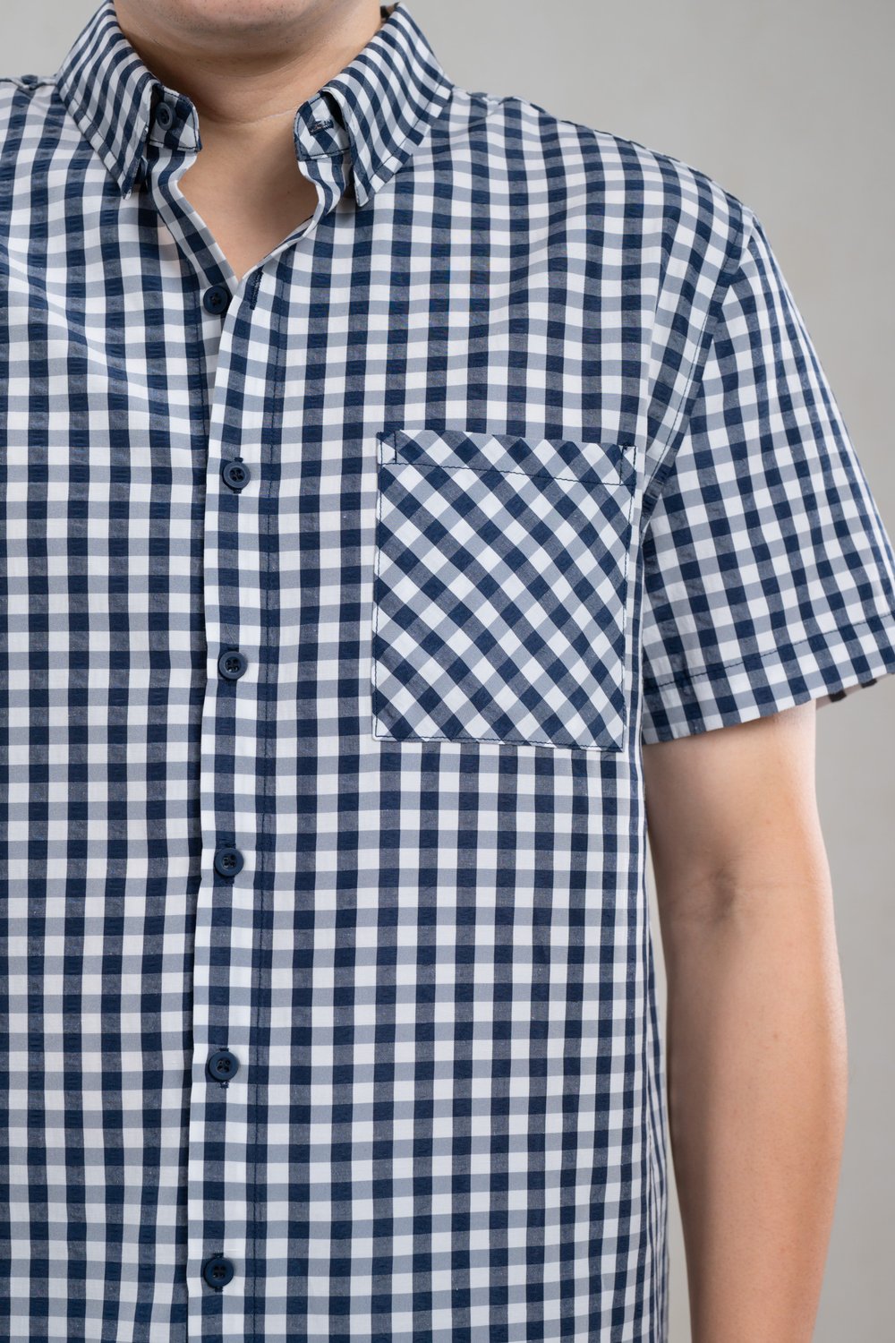 TREVIE GINGHAM MEN'S SHIRT IN NAVY