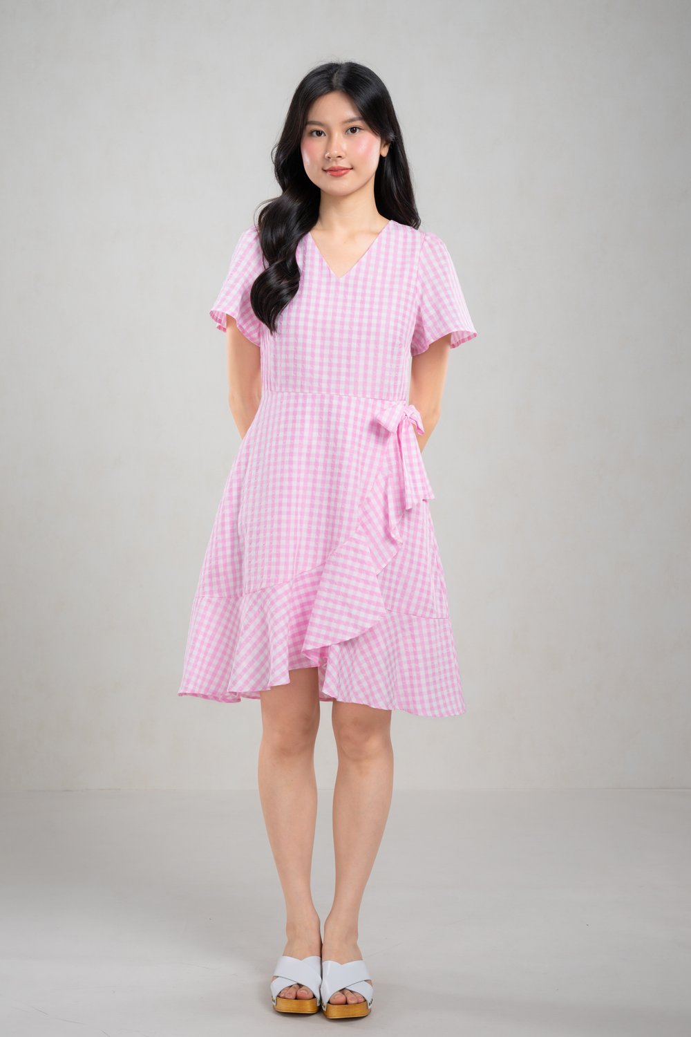 VALE GINGHAM V-NECK SLEEVED RUFFLE DRESS IN PINK