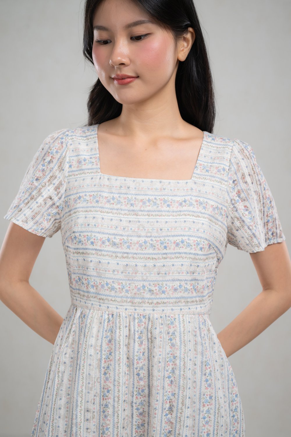 LEITH FLORAL STRIPE SQUARE-NECK SLEEVED MIDI DRESS