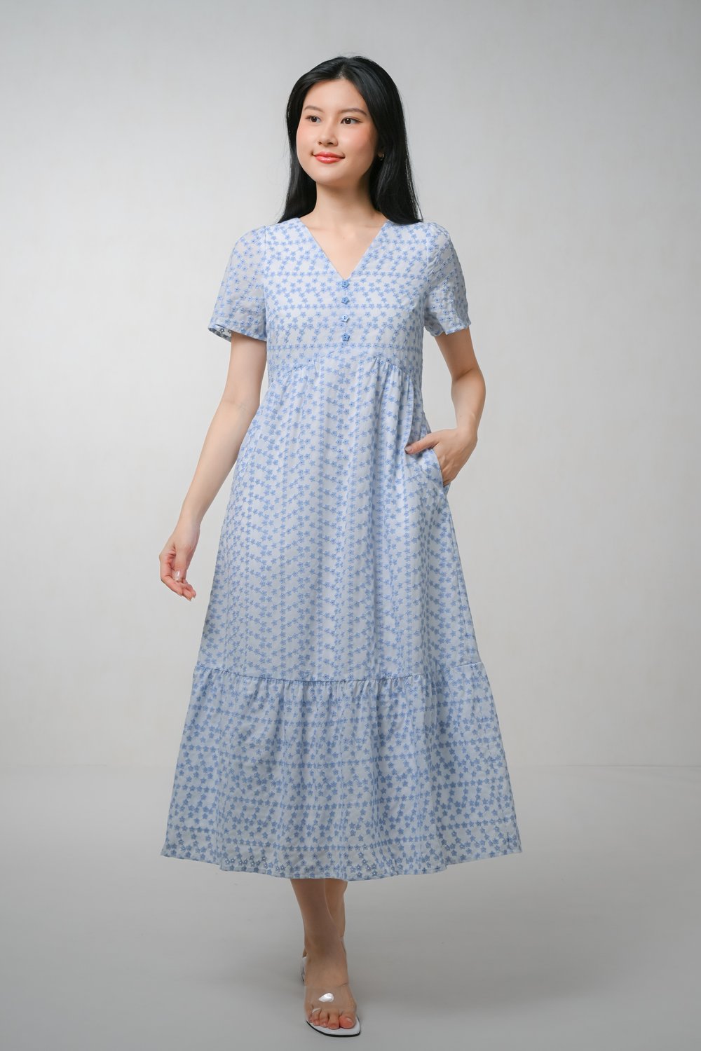 QUINLAN STAR EMB. V-NECK SLEEVED MIDAXI DRESS