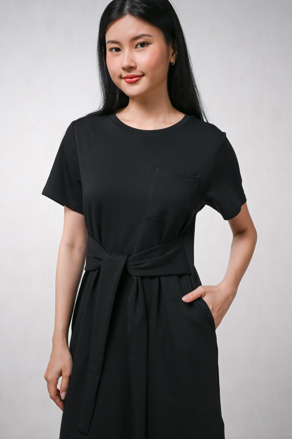 MADDIE TIE-SASH TEE DRESS IN BLACK
