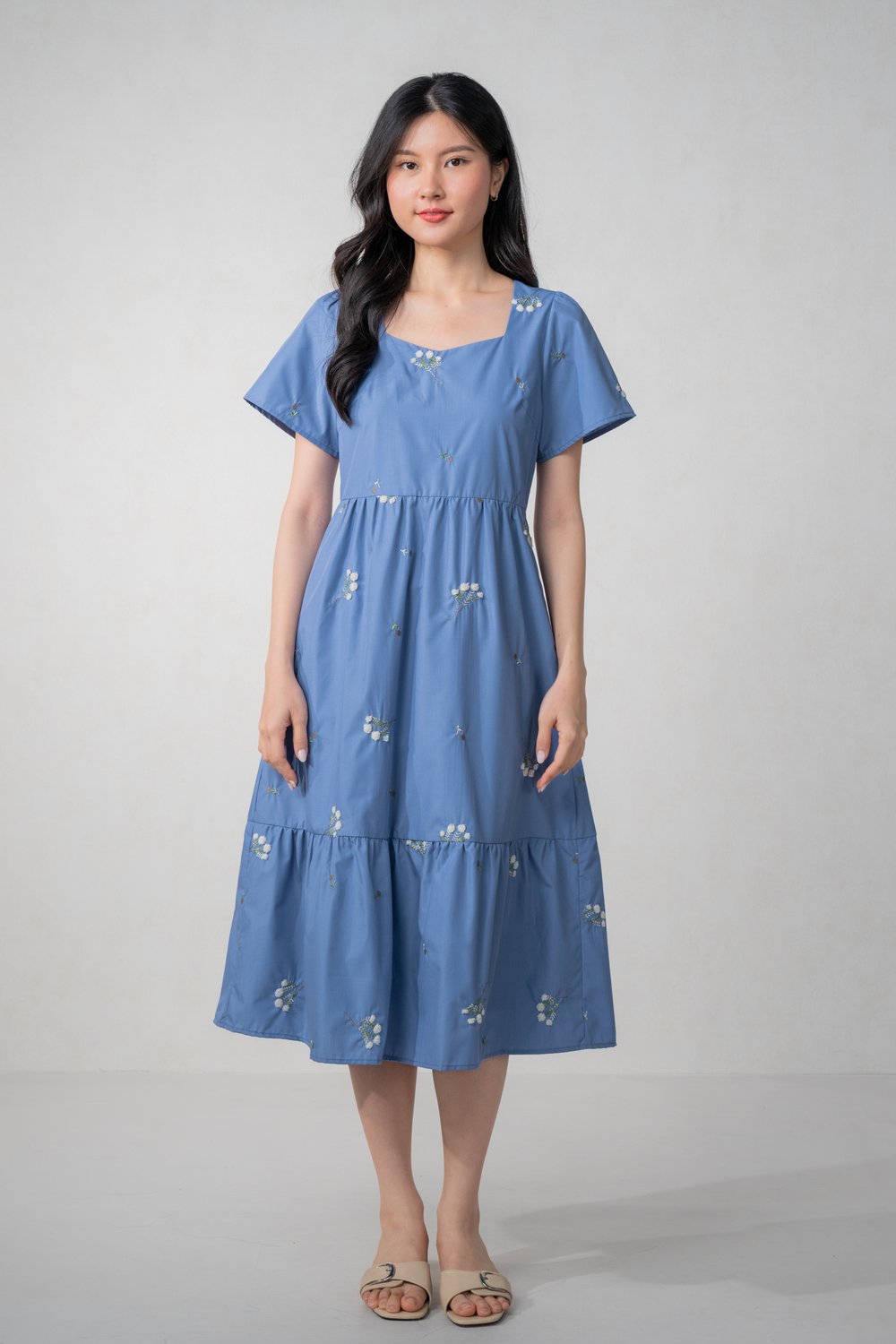QUIANA EMB. SWEETHEART SLEEVED MIDI DRESS IN PERIWINKLE