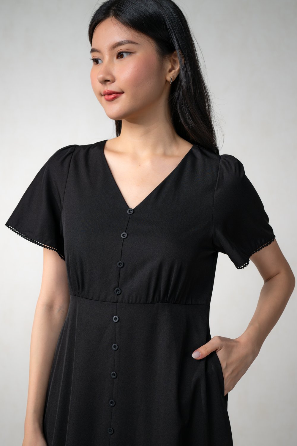 ZIRELLE SLEEVED BUTTON MAXI DRESS IN BLACK