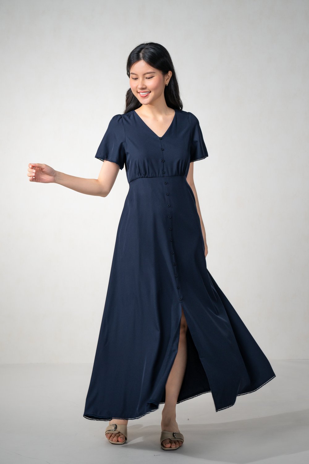 ZIRELLE SLEEVED BUTTON MAXI DRESS IN NAVY