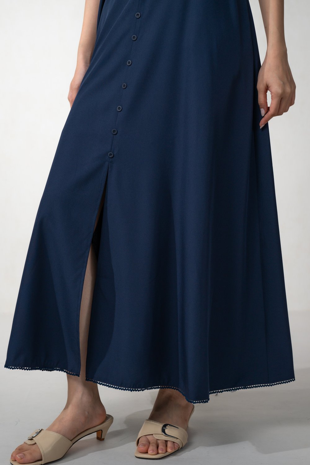 ZIRELLE SLEEVED BUTTON MAXI DRESS IN NAVY