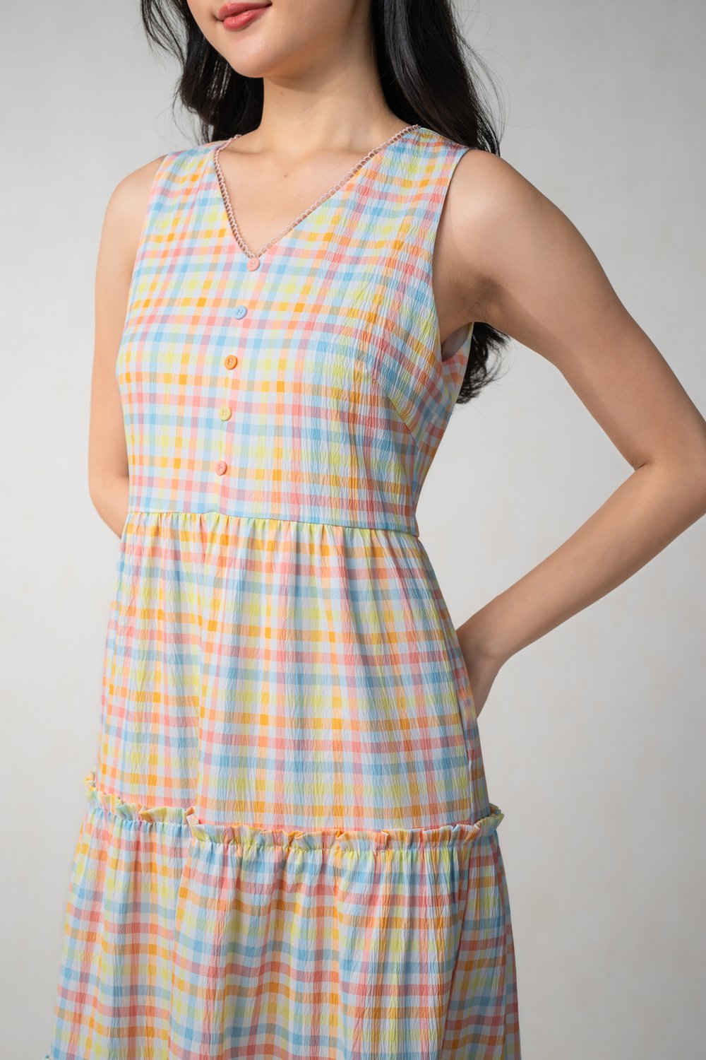 CANDY GINGHAM SLEEVELESS TIERED MIDAXI DRESS