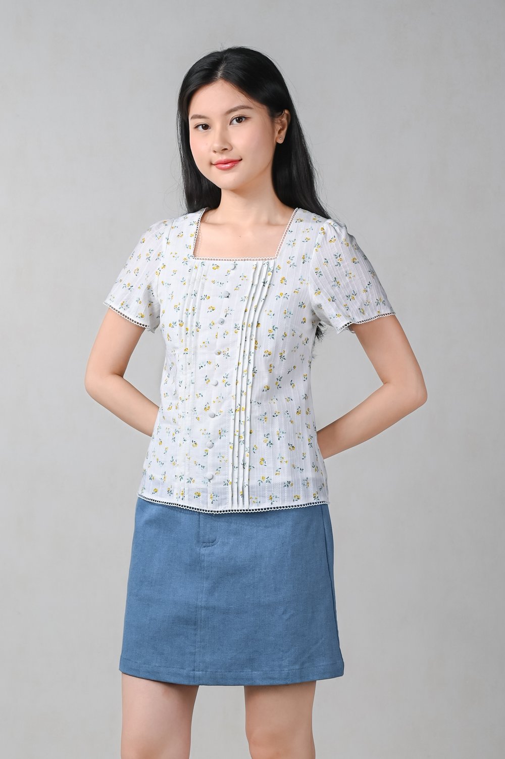 ELYSIUM FLORAL PINTUCK SLEEVED TOP
